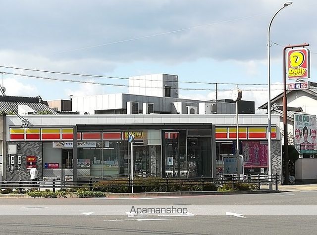 コンビニ　デイリーヤマザキ（コンビニ）まで551m