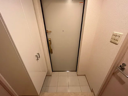 玄関　別部屋参考写真になります