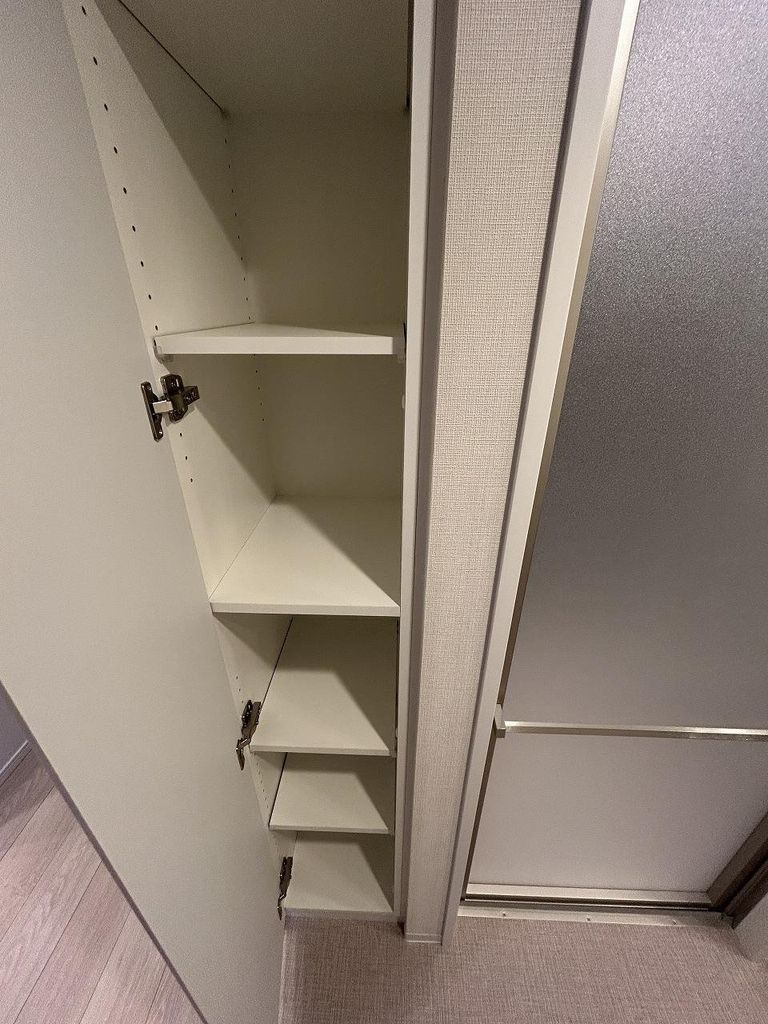 洗面設備　リネン庫