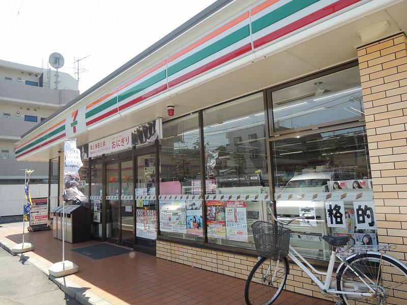 コンビニ　セブンイレブン（コンビニ）まで119m