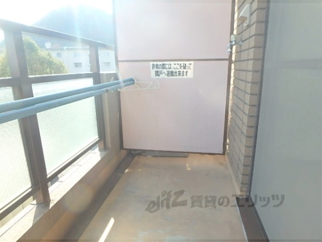 バルコニー　ベランダに選択置き場があります。