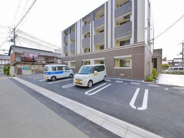 駐車場　駐車場に車を止められます