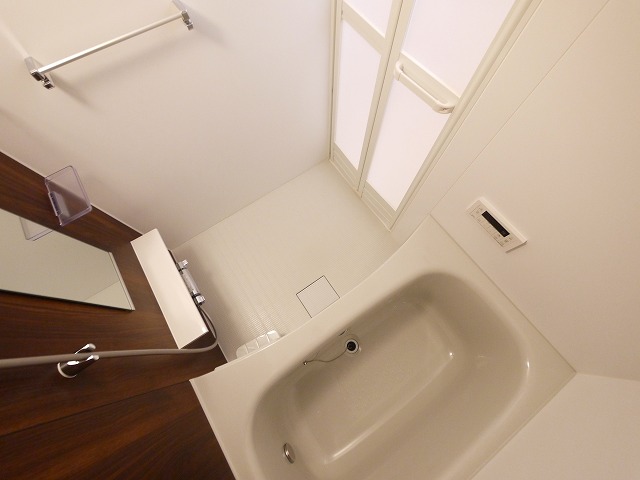 バス・シャワールーム　コンパクトで使いやすいお風呂です