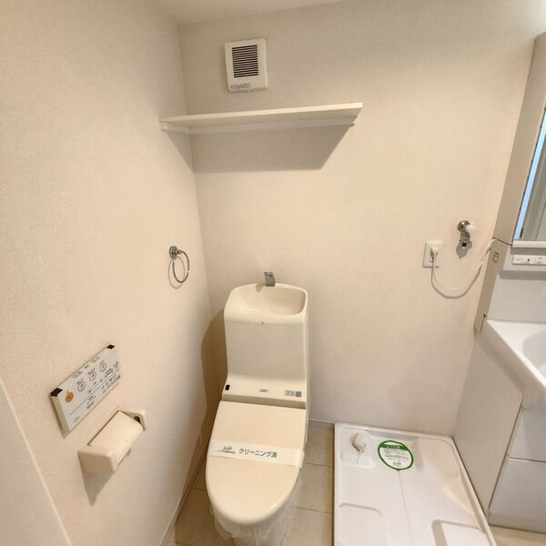 トイレ　※別室の参考写真の為、現況優先です。