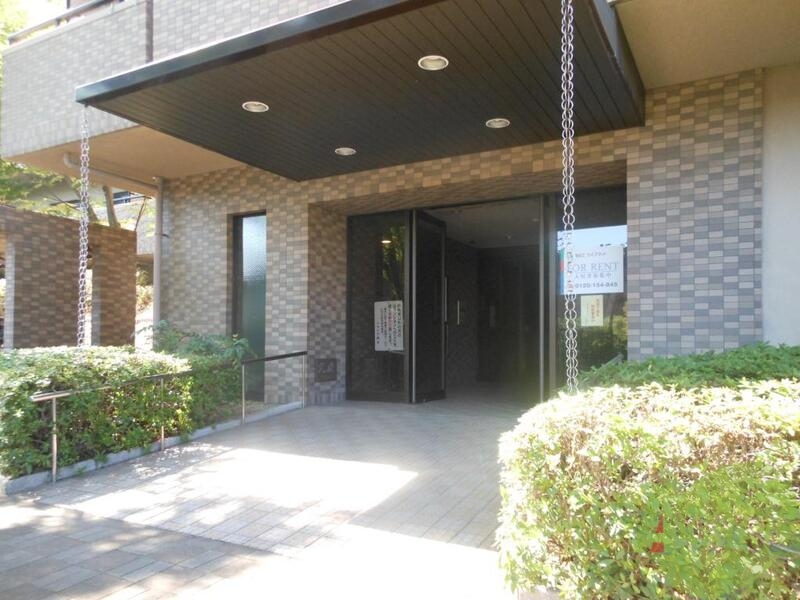 エントランス　どんと構えたエントランス