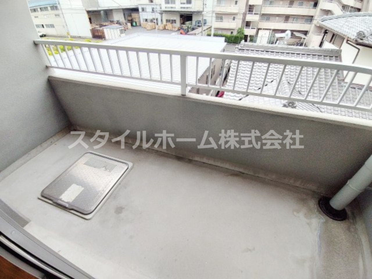 バルコニー　暖かな日差しのふりそそぐバルコニー