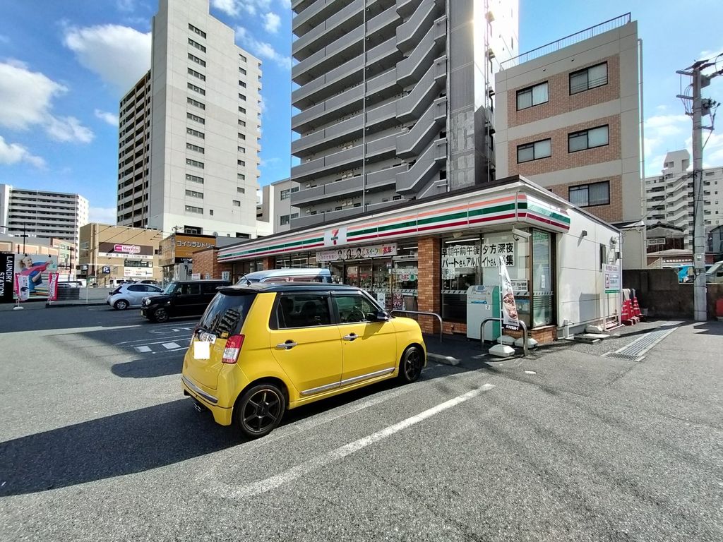 コンビニ　セブン-イレブン 八幡西本町４丁目店（コンビニ）まで200m