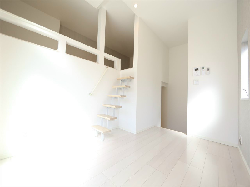 居室・リビング　洋室6.2帖　上段ロフト6.7帖（収納でも部屋でも使えます）