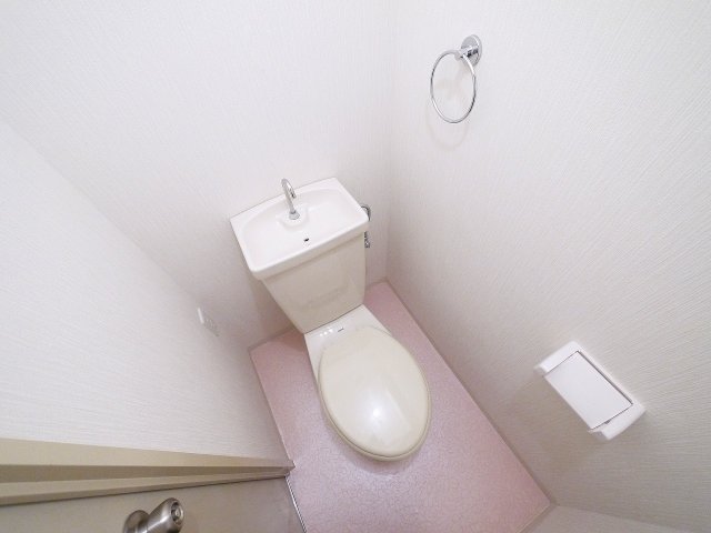 トイレ　清潔感のあるトイレです