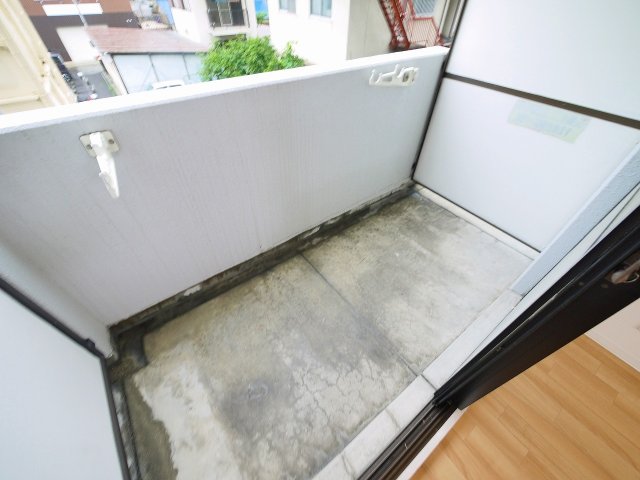 バルコニー　お洗濯にも便利なバルコニー付き