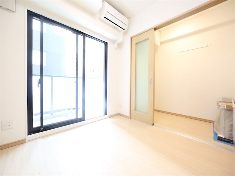 居室・リビング　洋室5.08帖　Ｓ2.03帖　エアコン完備　バルコニー