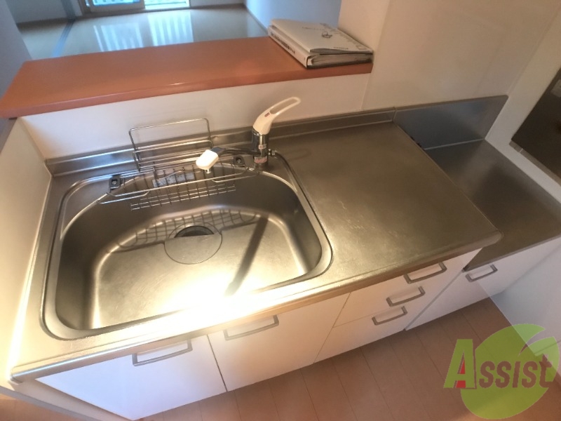 キッチン　キッチンは作業台もあり広めなので使いやすそうですね。