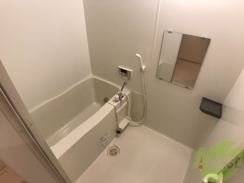 バス・シャワールーム　浴室は狭すぎず、シャワーも浴びやすそうです。