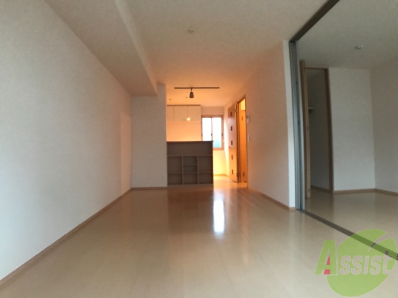 居室・リビング　１２帖のＬＤＫです。広々としてきれいですね。