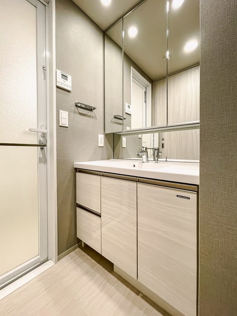 洗面設備　※写真は同タイプ住戸です。