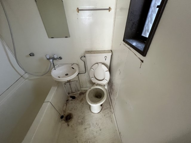 トイレ　浴室内にトイレがあります☆