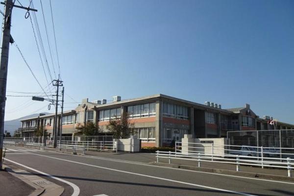 小学校　飯塚市立椋本小学校（小学校）まで1390m