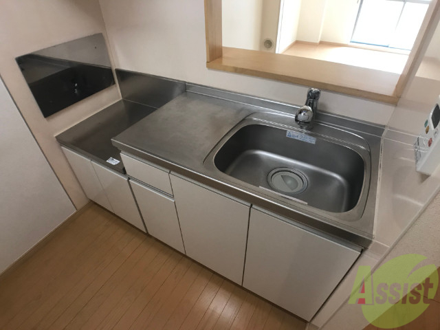 キッチン　こちらはキッチン。ガスコンロが設置できますね。