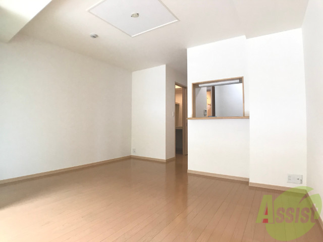 居室・リビング　フローリングなのでお掃除がしやすそうですね。