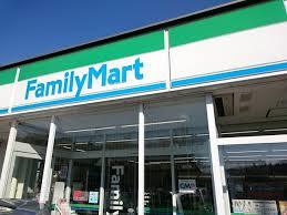 コンビニ　ファミリーマート（コンビニ）まで200m