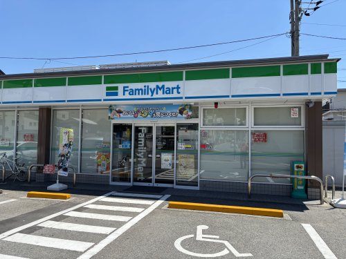 コンビニ　ファミリーマート 秋田町店（コンビニ）まで320m