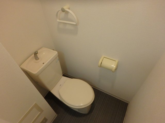 トイレ　落ち着いたトイレです