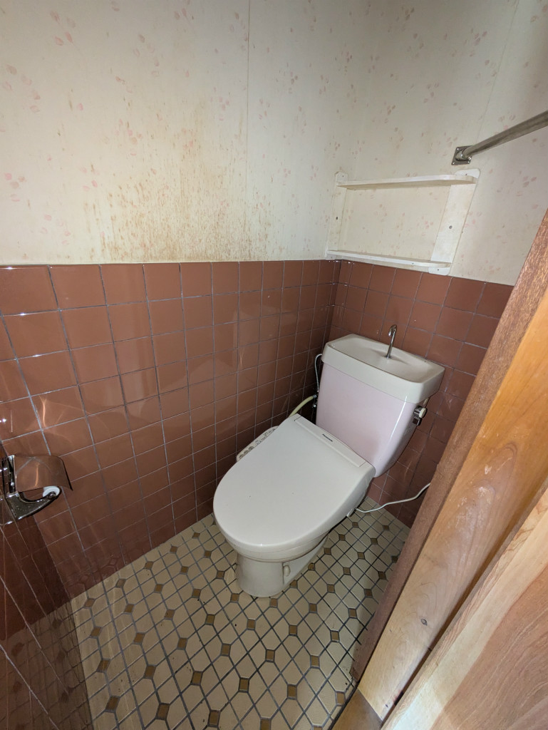 とさでん交通伊野線 上町四丁目駅 徒歩23分 2階建 築38年のトイレ写真