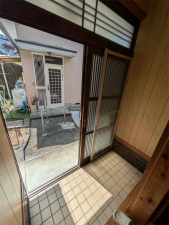 とさでん交通伊野線 上町四丁目駅 徒歩23分 2階建 築38年の玄関写真