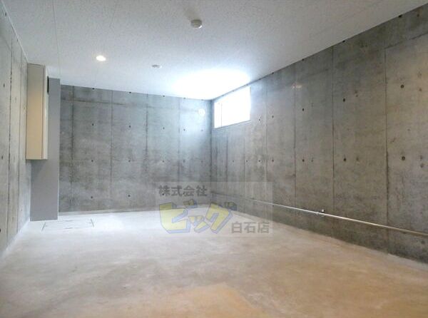 その他共有部分　屋内駐輪場完備しています♪