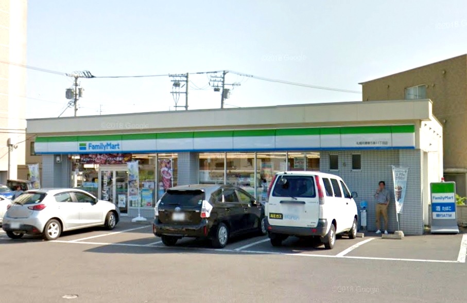 コンビニ　ファミリーマート札幌月寒東5条11丁目店（コンビニ）まで238m