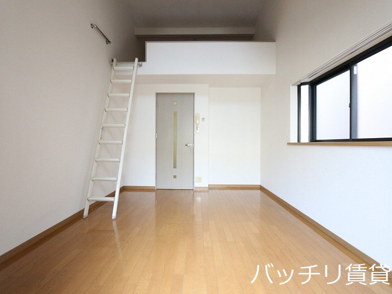 居室・リビング　別号室タイプの為、現状を優先致します。