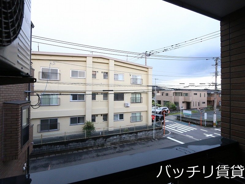 バルコニー　別号室タイプの為、現状を優先致します。