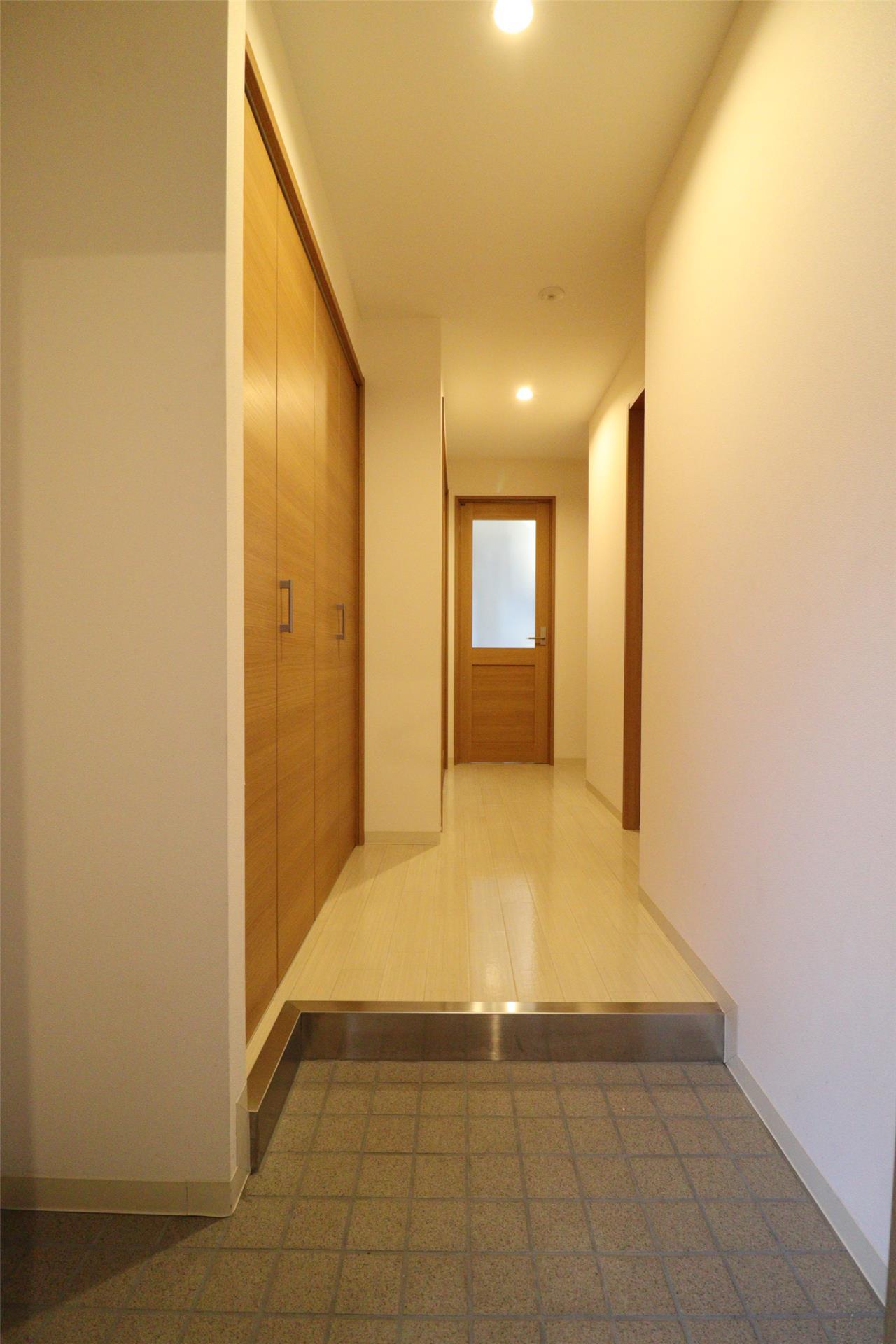 玄関　※同物件内別室の写真を使用しております。