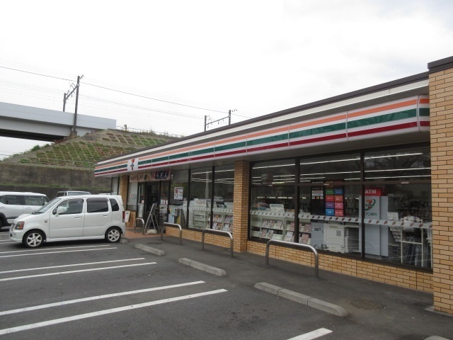 コンビニ　セブンイレブン（コンビニ）まで650m