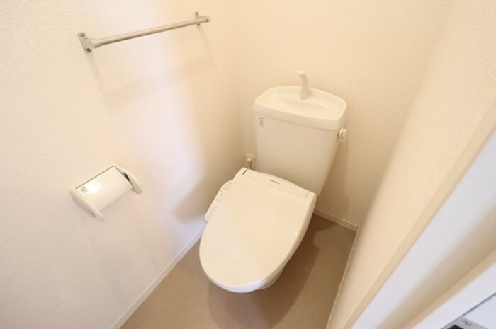 トイレ　温水洗浄暖房便座