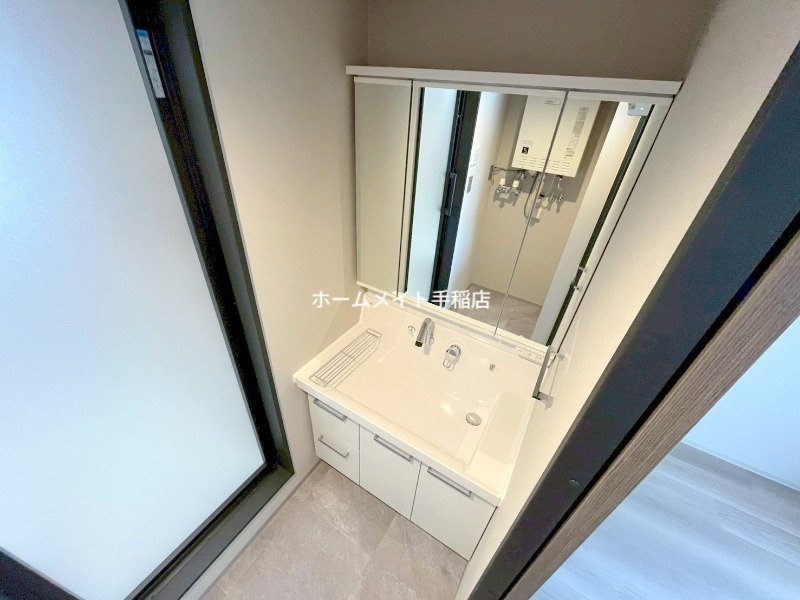 洗面設備　便利な洗面台付きでございます！