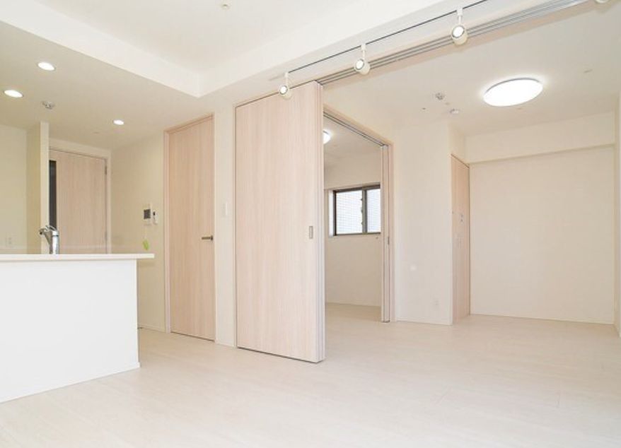 居室・リビング　こちらの居間で趣味の時間をお楽しみください