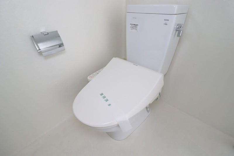 トイレ　温水洗浄便座