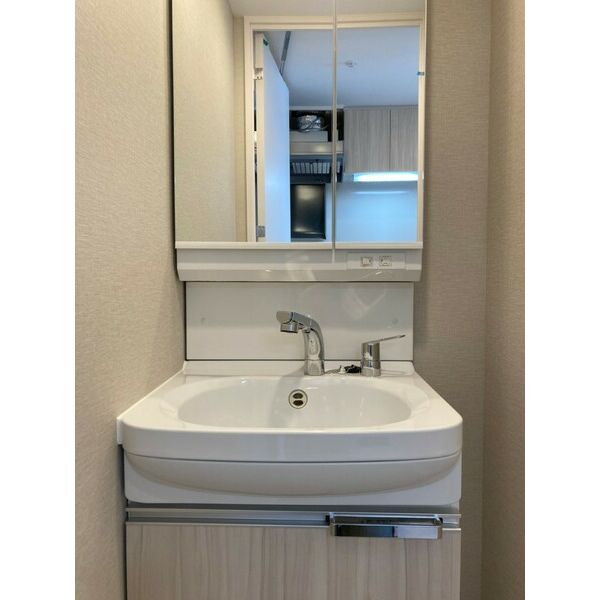 洗面設備　※同物件他部屋写真 反転、色違いの場合有 現況優先
