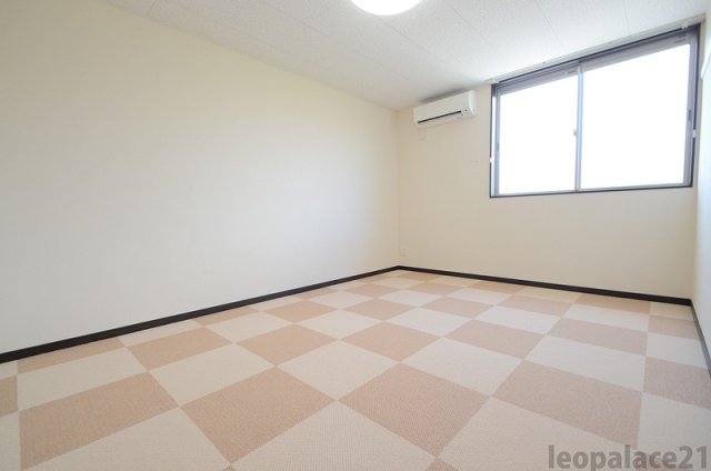 居室・リビング　備品や設備仕様は号室等により異なります現地をご確認下さい。