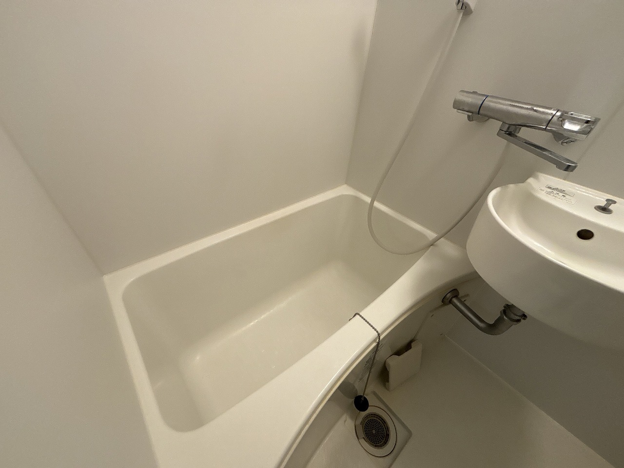 バス・シャワールーム　※別部屋参考写真