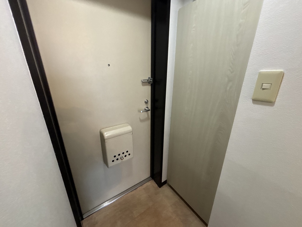 玄関　※別部屋参考写真