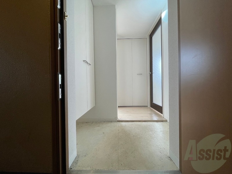 玄関　玄関の様子です。明るい印象ですね。気分もあがりそう。