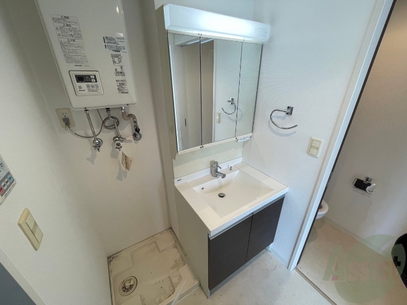 洗面設備　シャンプードレッサー。身支度はここでばっちりですね。