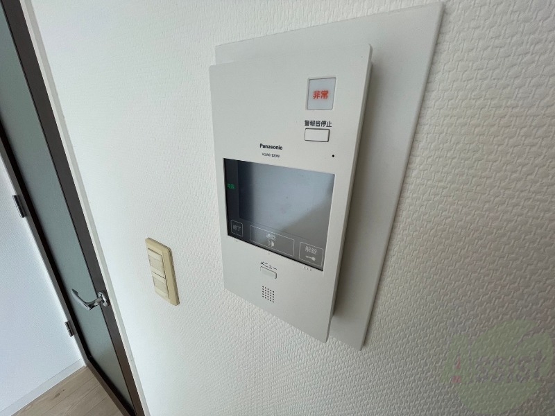 セキュリティ　ＴＶモニター付インターホンです。来客者の顔が見えるので安心！
