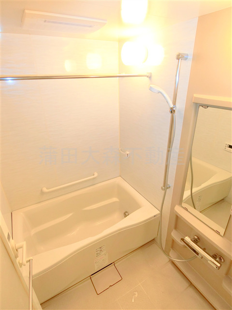 バス・シャワールーム　追焚+浴室暖房乾燥機付きの綺麗なお風呂