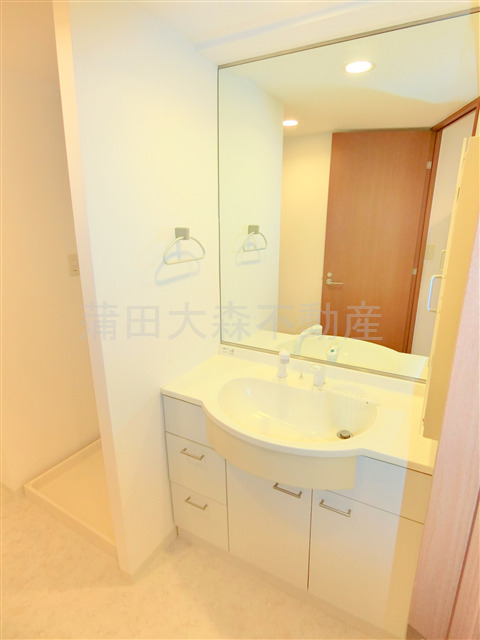 洗面設備　シャンプードレッサー付き独立洗面台