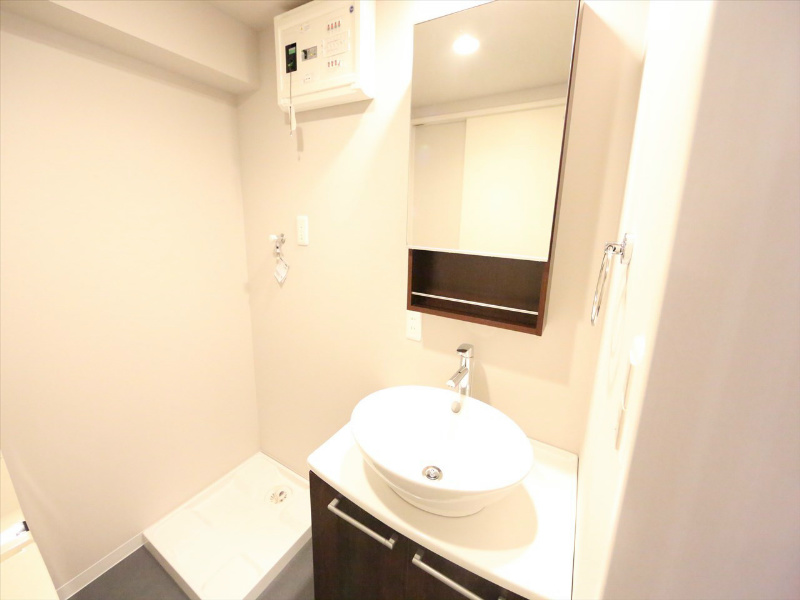 洗面設備　脱衣所　デザイン独立洗面台　洗濯機ご用意できます