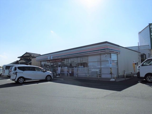 コンビニ　セブンイレブン（コンビニ）まで750m