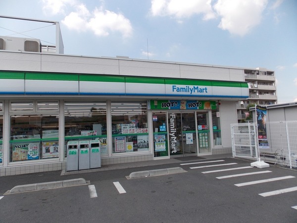 コンビニ　ファミリーマートアイダ草加中央店（コンビニ）まで517m